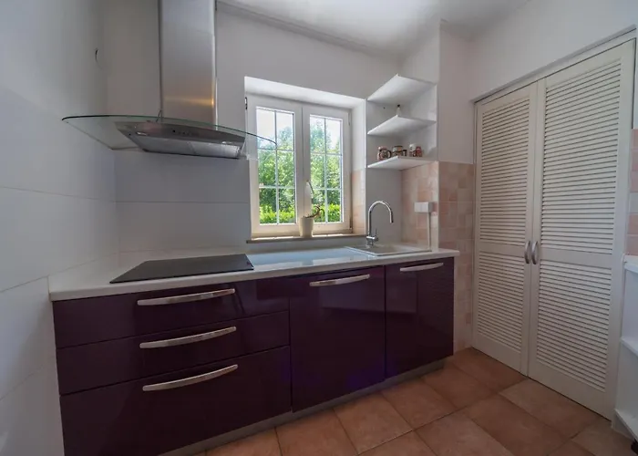 Melanie Опатия