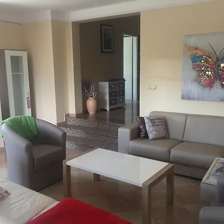 Melanie Apartment
