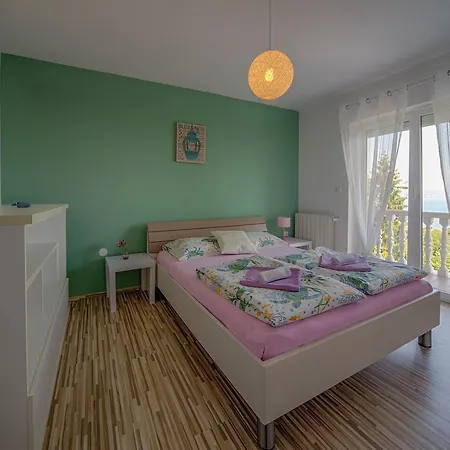 Melanie Apartment
