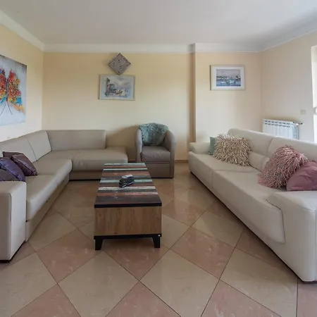 Melanie Apartment